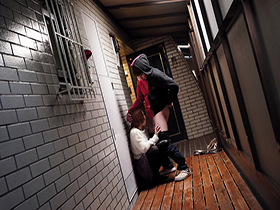 生意気そうなギャル系女子大生を狙った尾行押し込みレ●プ　サンプル画像03